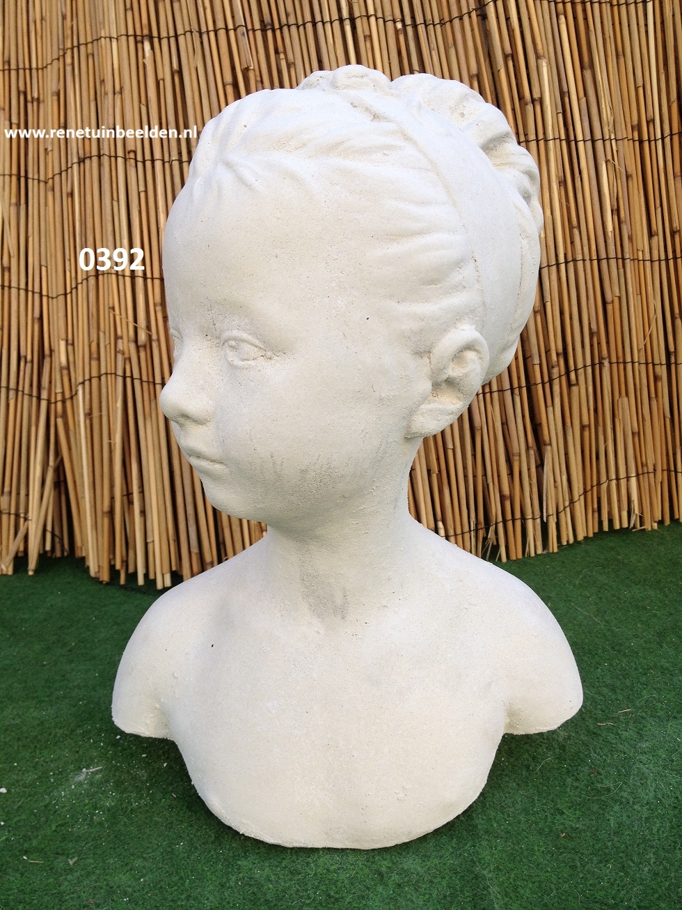 0392 Meisje borstbeeld H 34 cm x B 25 cm X 8 Kg. NL geel