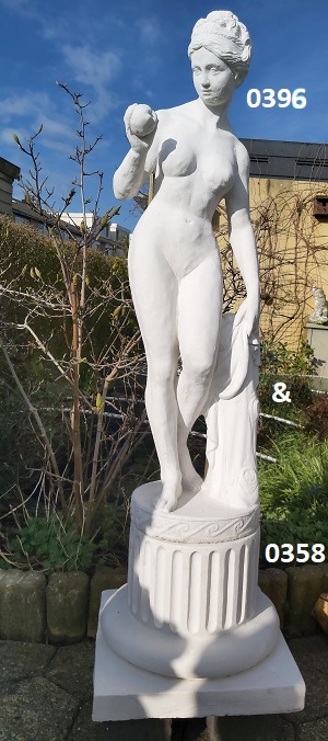 0396 & 0358 venere con pomo met zuil hoog 150 cm