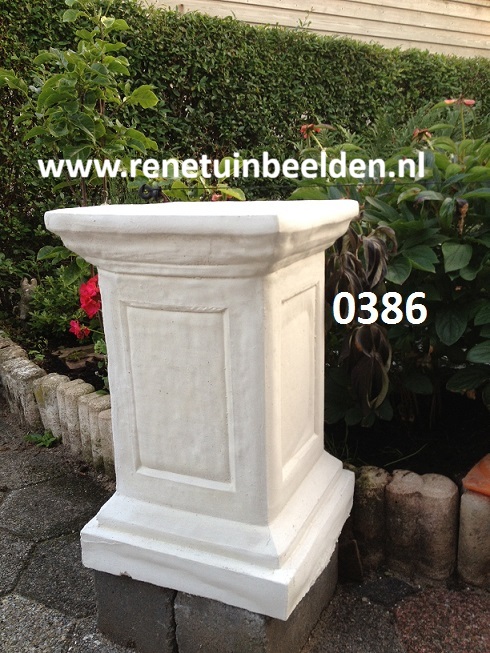 0386 zuil nr 4 hoog 52 cm x blad 35cm x 35 cm x 50 kg. NL